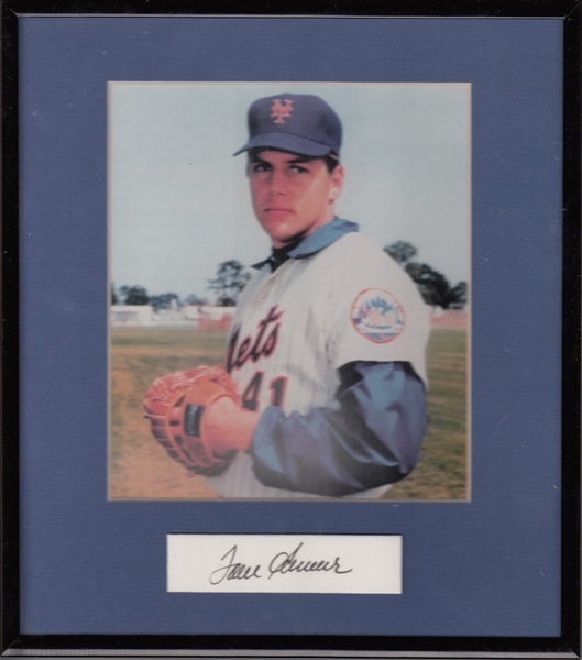 TOM SEAVER NY METS 5 x 7 PHOTO MATTED FRAMED WITH AUTOGRAPH JSA No Reserve