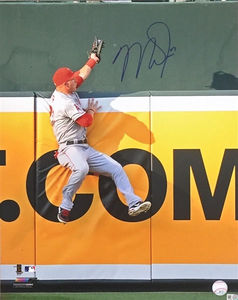 MIKE TROUT ANGELS  SIGNED 16X20 "The Catch" PHOTO MLB Authenticated (Reserve Met)