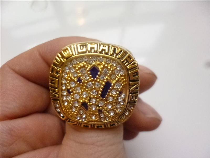 New York Yankees Derek Jeter Gold Tone World Series 2000 Replica Ring