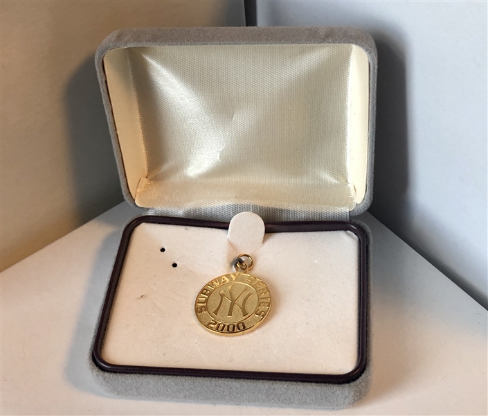 7/8 10k gold fill (1/10 10k) 2000 Subway Series Pendant/Charm. Rare . Not sold to public offered to players and Yankee Staff. 