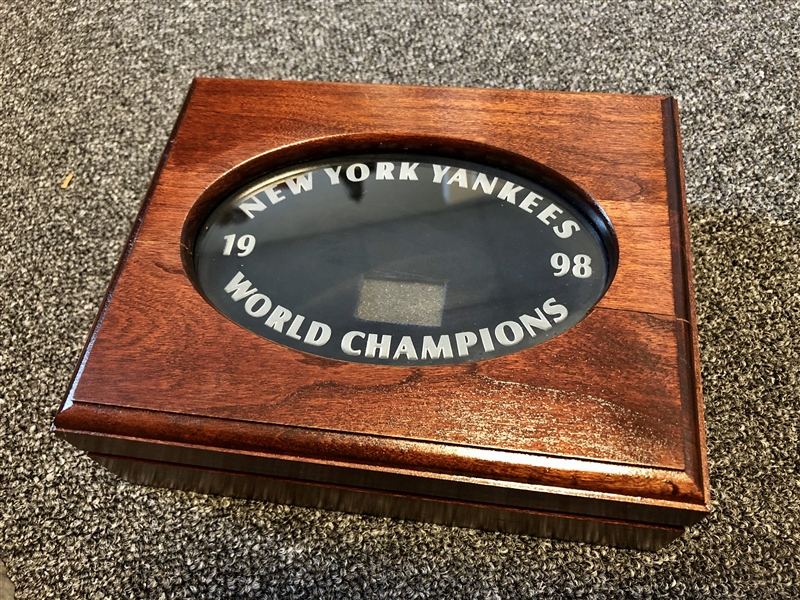 New York Yankees 1998 Balfour original Players World Series Championship Cherry and Etched glass Ring boxes