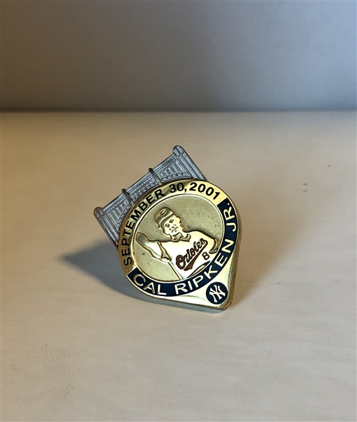 Gold and silver finish Cal Ripkens final game at Yankee Stadium 9/30/2001.. RARE Press pin given to limited group. The Yankees respected him so much they honored the day with this commemorative