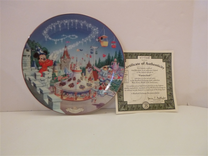 Bradford Exchange Mickey & Minnie Mouse Fantasyland Plate 4798B 