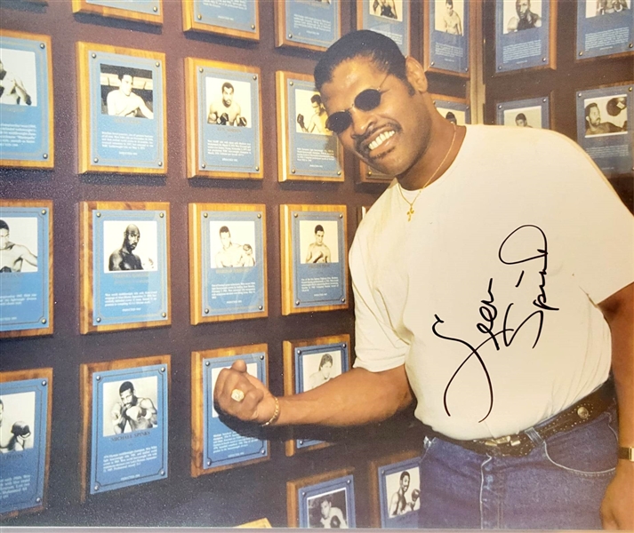 BOXER LEON SPINKS SIGNED 8X10 PHOTO