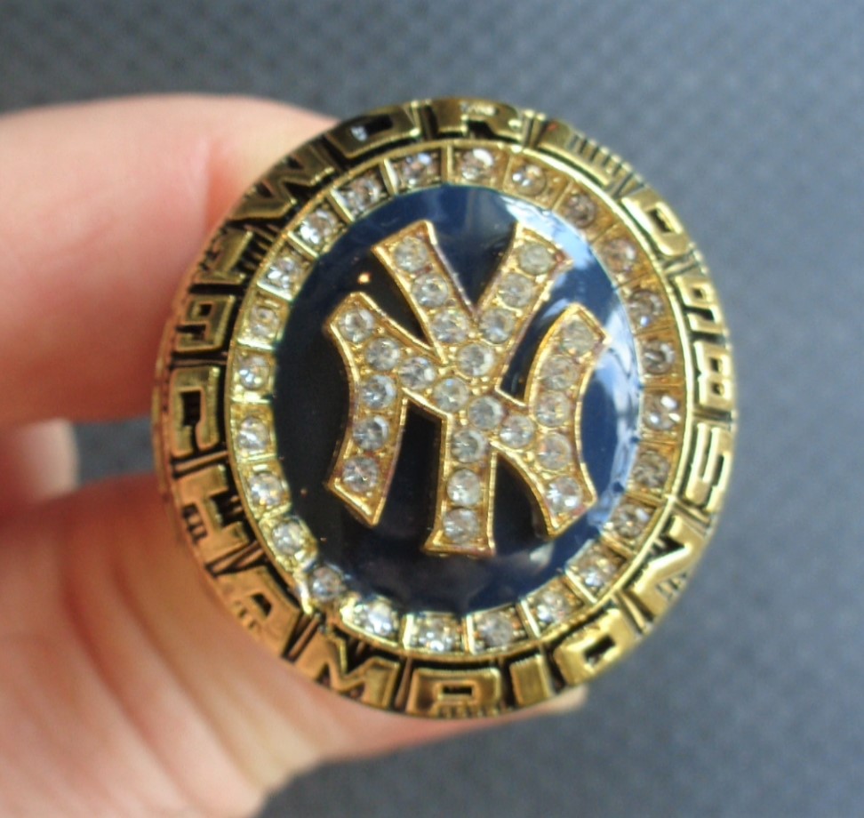 Lot Detail - 1998 World Series Champ Ring Replica New York Yankees SGA ...