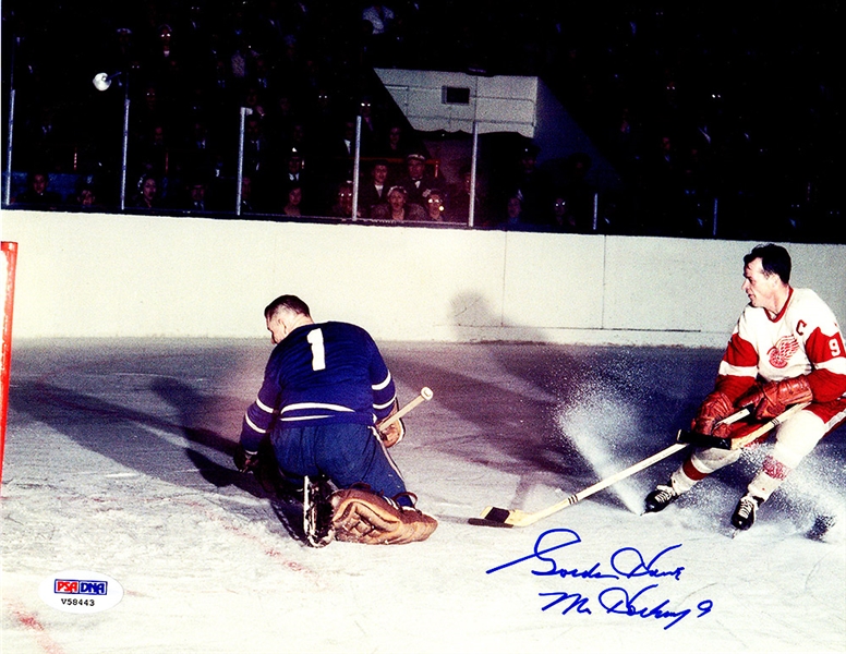 Gordie Howe Signed Detroit Red Wings Shooting Goal 8x10 Photo (PSA/DNA)