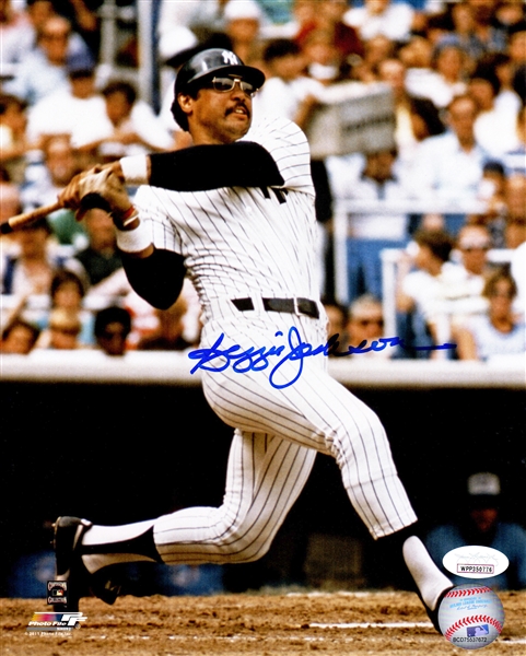 Reggie Jackson Signed New York Yankees Swinging 8x10 Photo (JSA)
