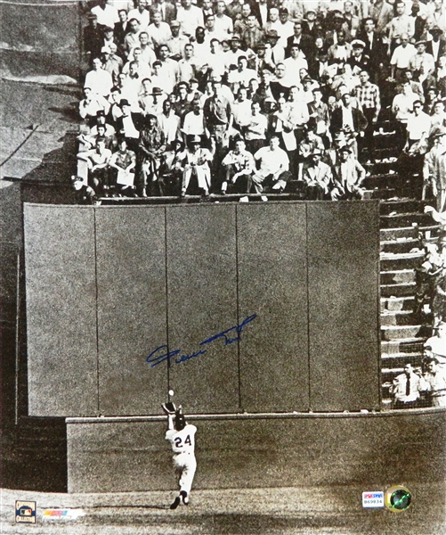 Willie Mays Signed San Francisco Giants World Series B&W The Catch 16x20 Photo (PSA/DNA)