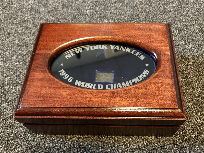 New York Yankees 1996 Balfour original Players World Series Championship Cherry and Etched glass Ring boxes