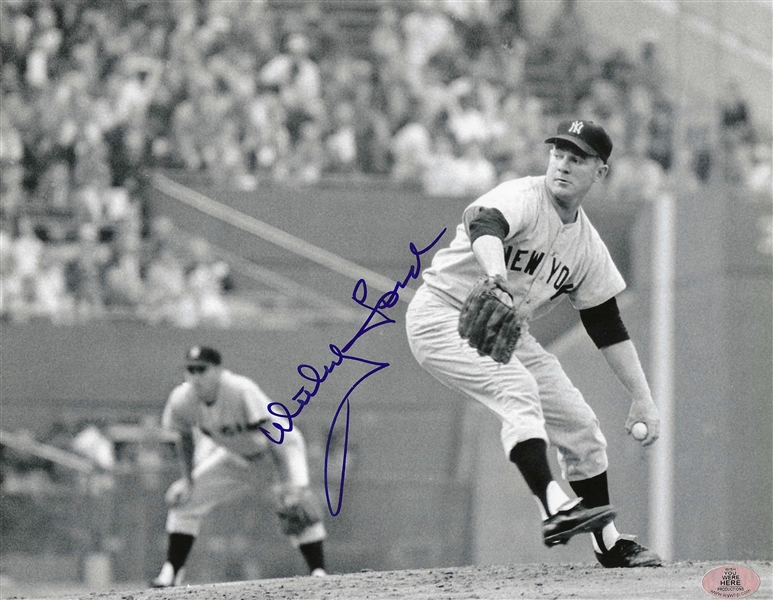 New York  Yankees Whitey Ford Signed B/W 8x10 Pitching Photo